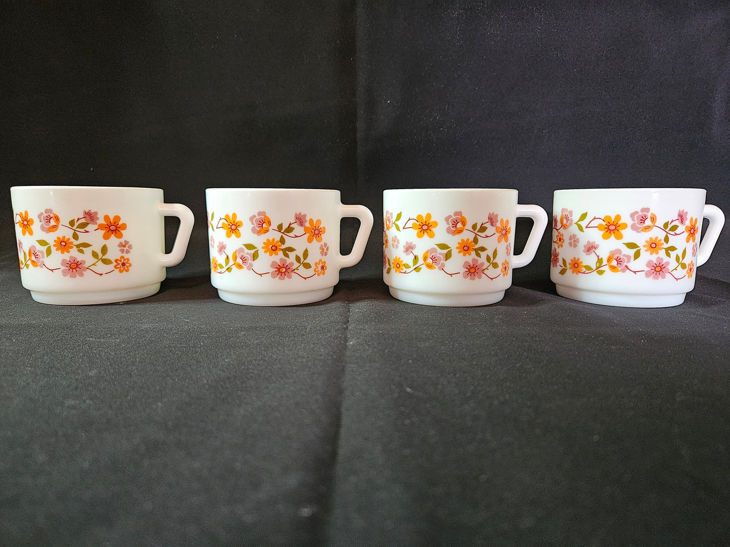 4 Vintage Arcopal Scania Cups