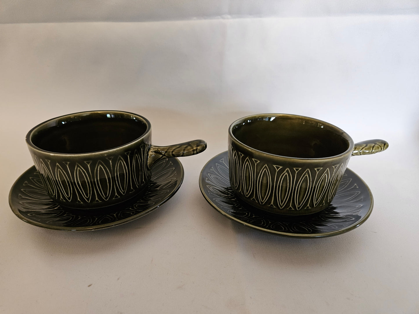 5 Vintage Green Tams Soup Bowls and Saucers