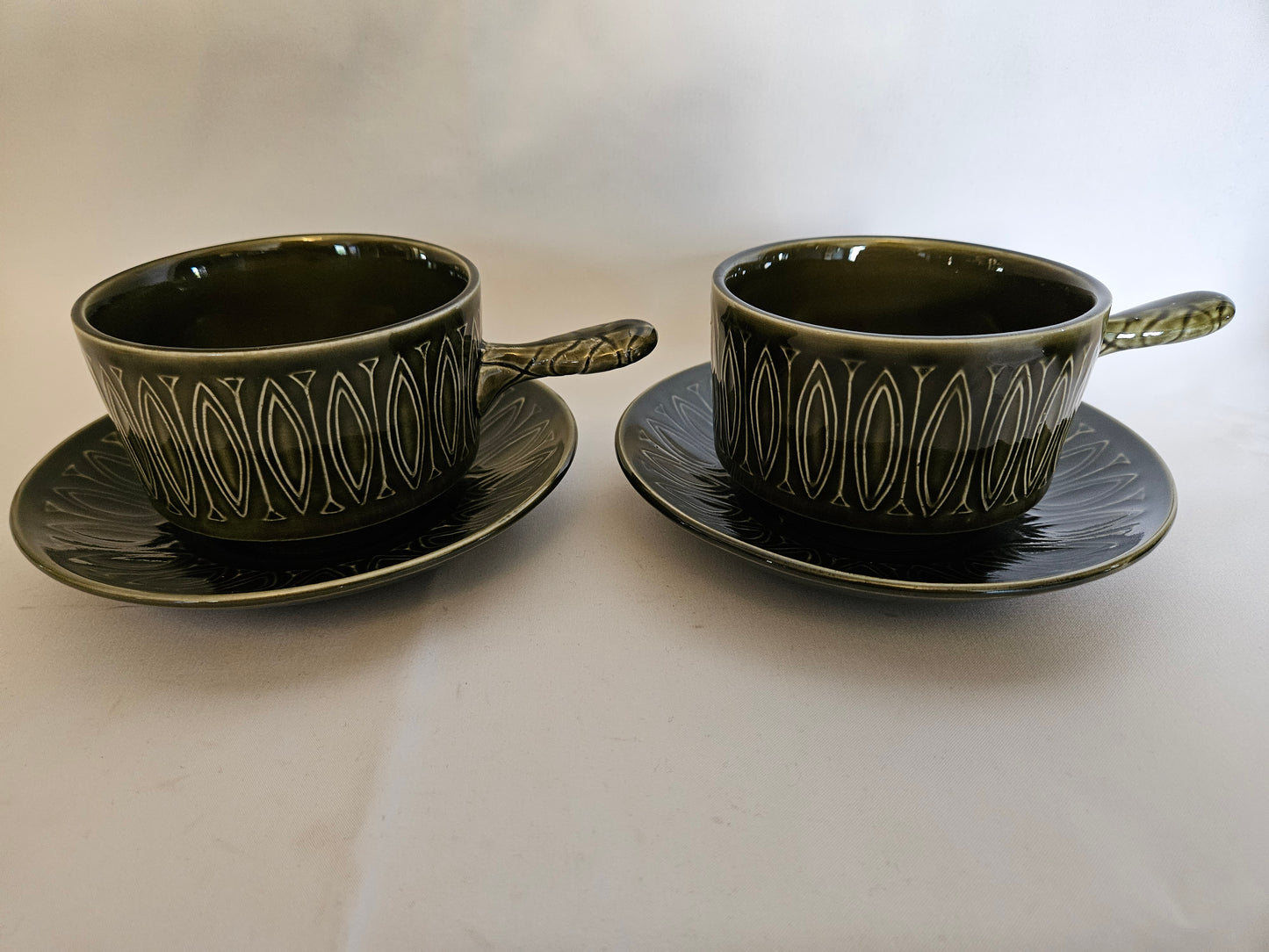 5 Vintage Green Tams Soup Bowls and Saucers