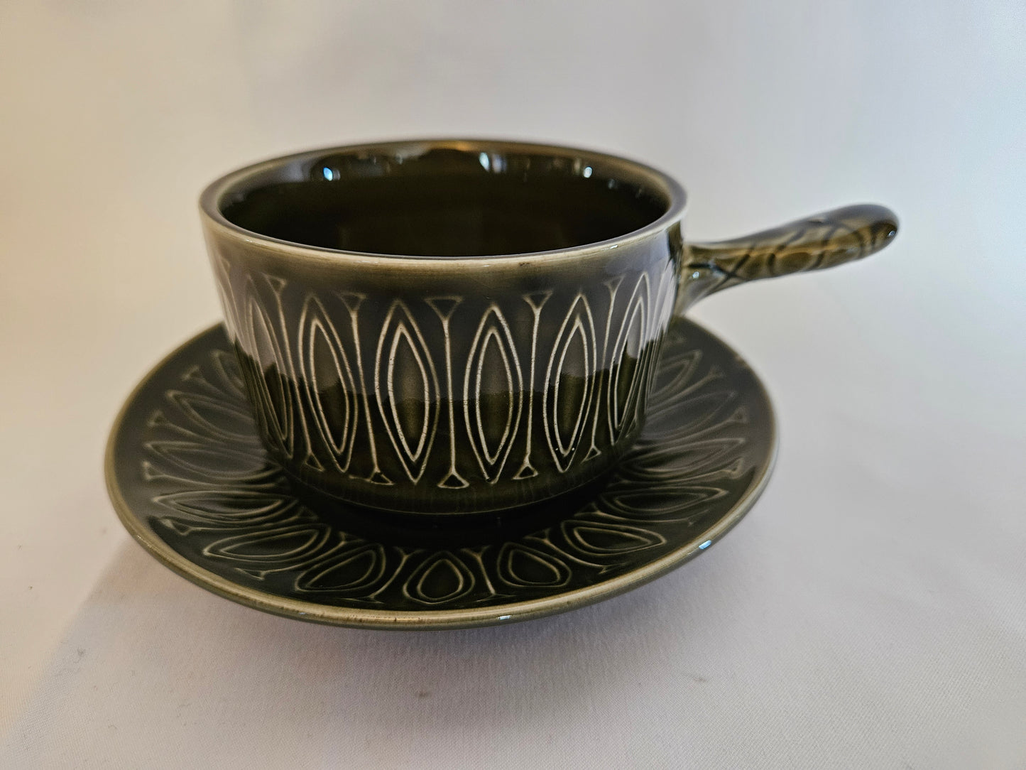 5 Vintage Green Tams Soup Bowls and Saucers