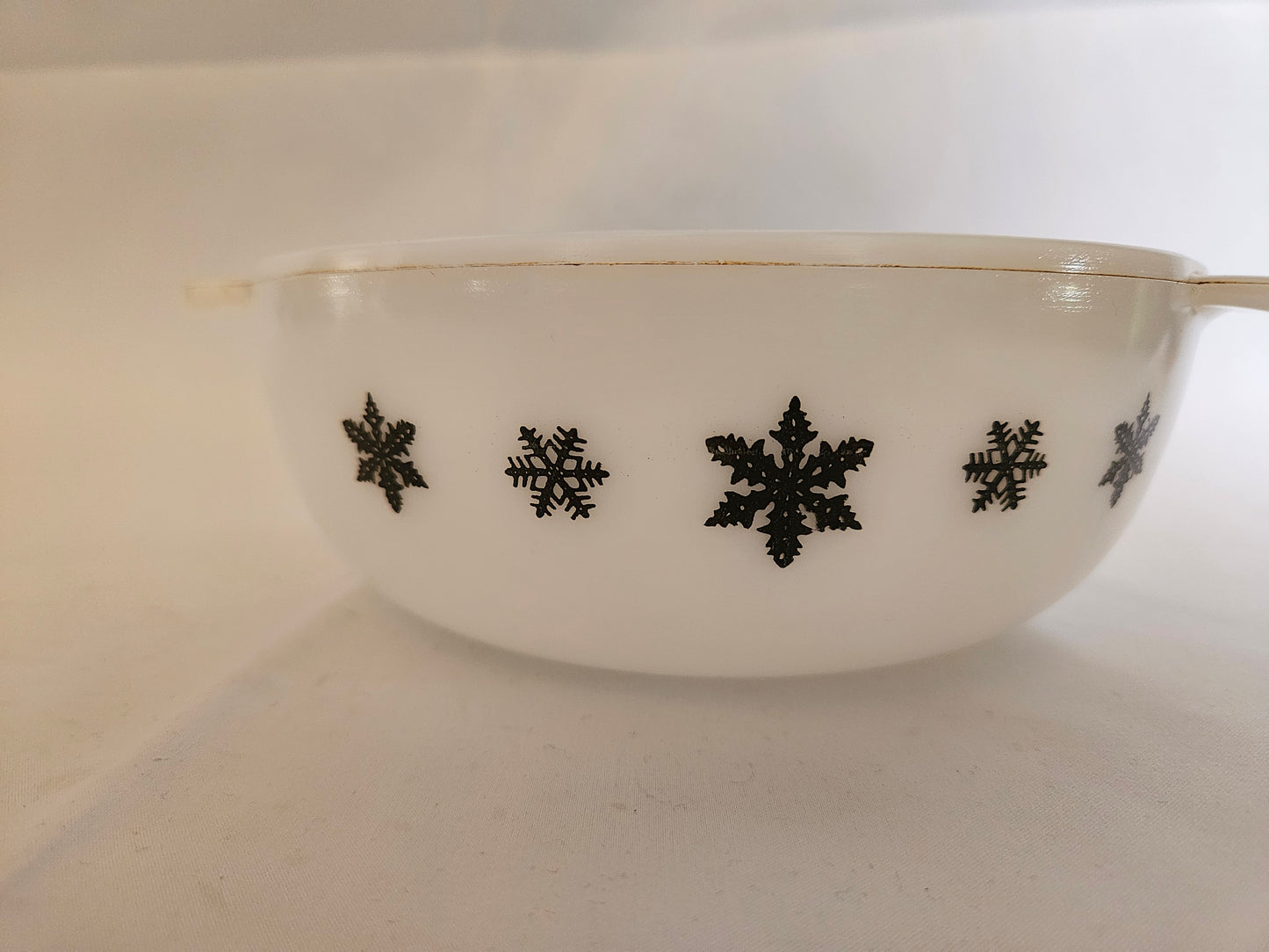 Pyrex Gaiety 7" Eared Casserole Dish