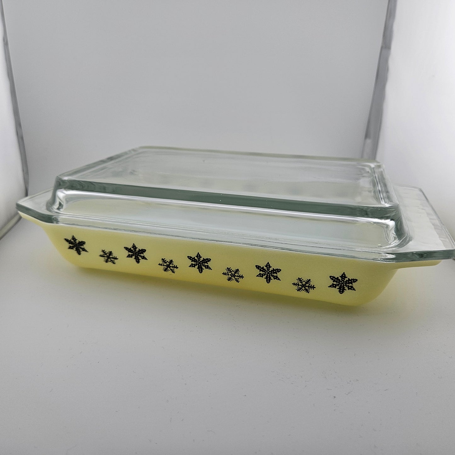 Pyrex Gaiety Yellow Space Saver Oblong Casserole
