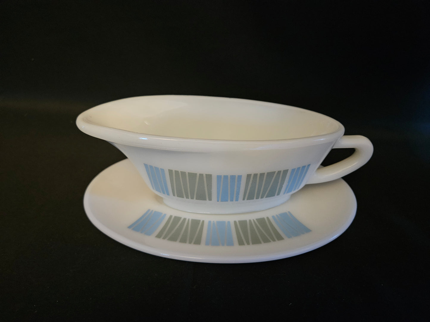 Pyrex Matchmaker Gravy Boat and Saucer