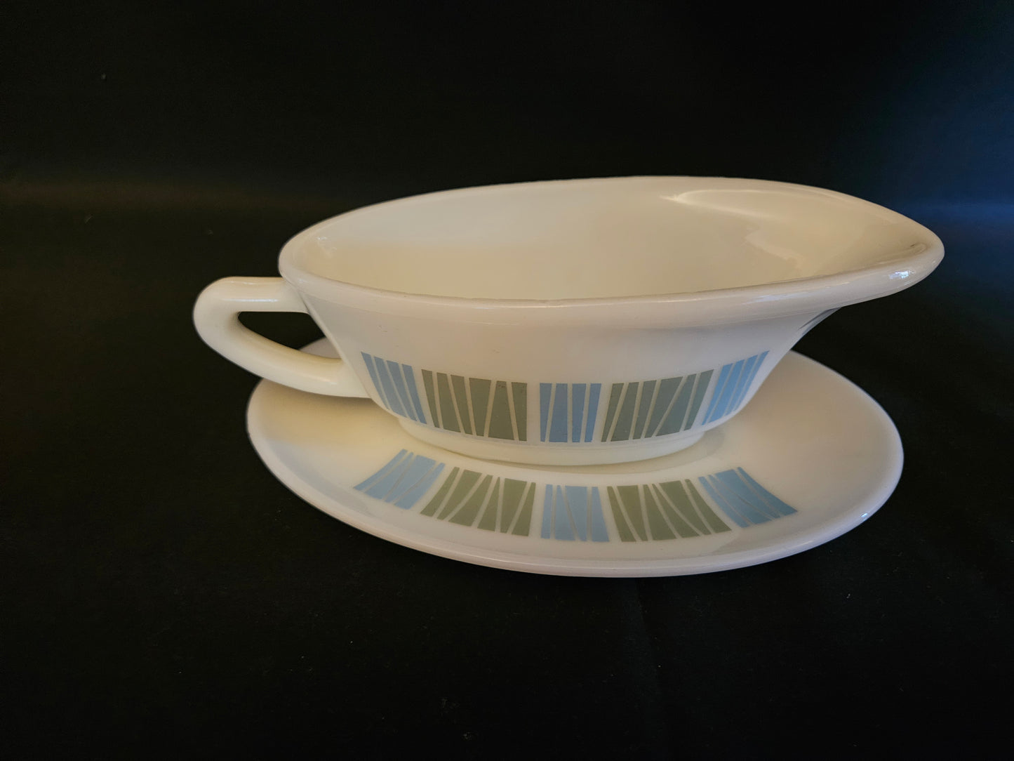 Pyrex Matchmaker Gravy Boat and Saucer