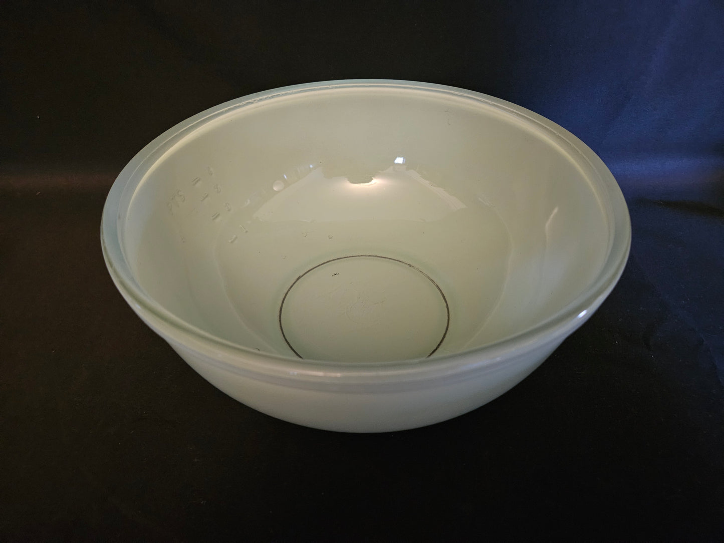 Pyrex Large Mint Green Sprayware Mixing Bowl