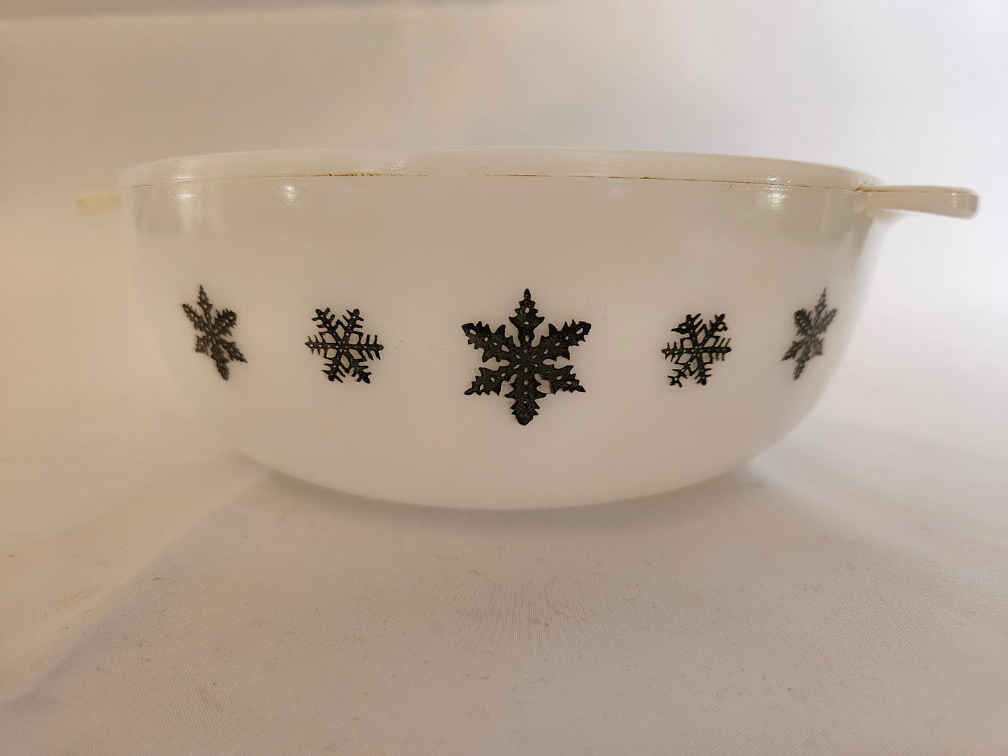 Pyrex Gaiety 7" Eared Casserole Dish