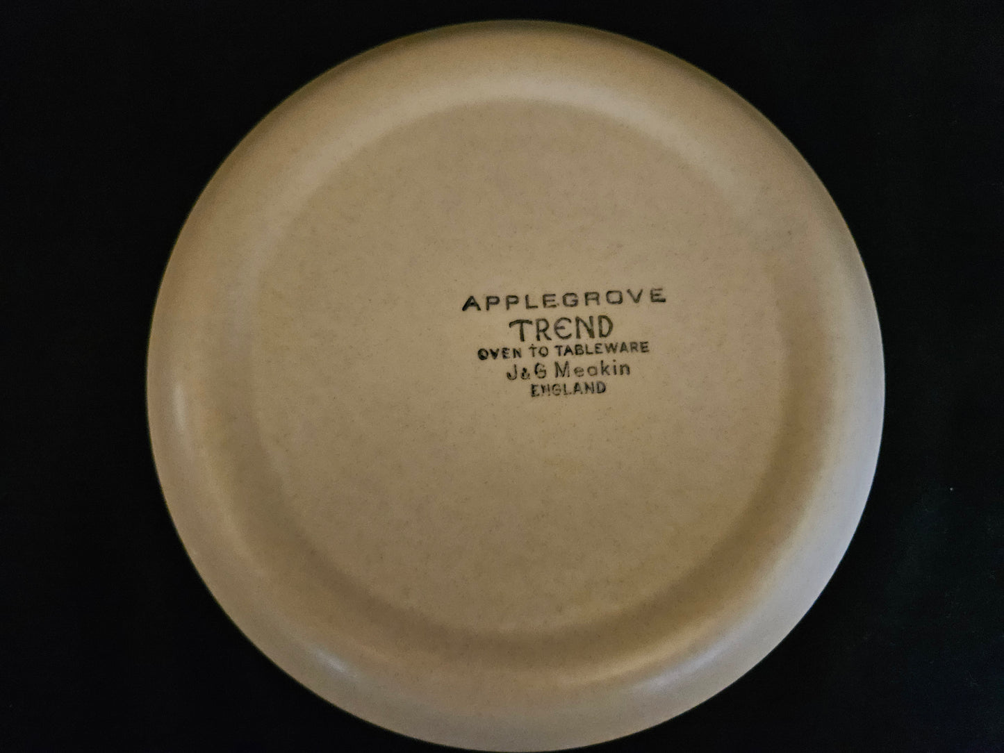4 Soup Bowls and Saucers - J&G Meakin, Applegrove, Trend