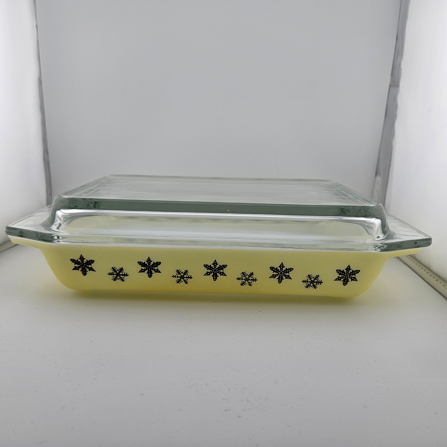 Pyrex Gaiety Yellow Space Saver Oblong Casserole