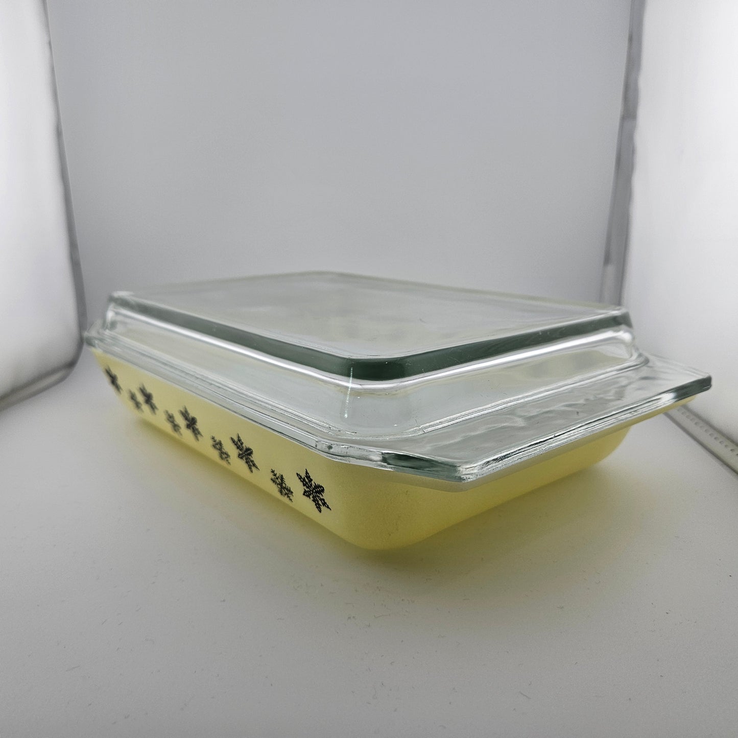 Pyrex Gaiety Yellow Space Saver Oblong Casserole