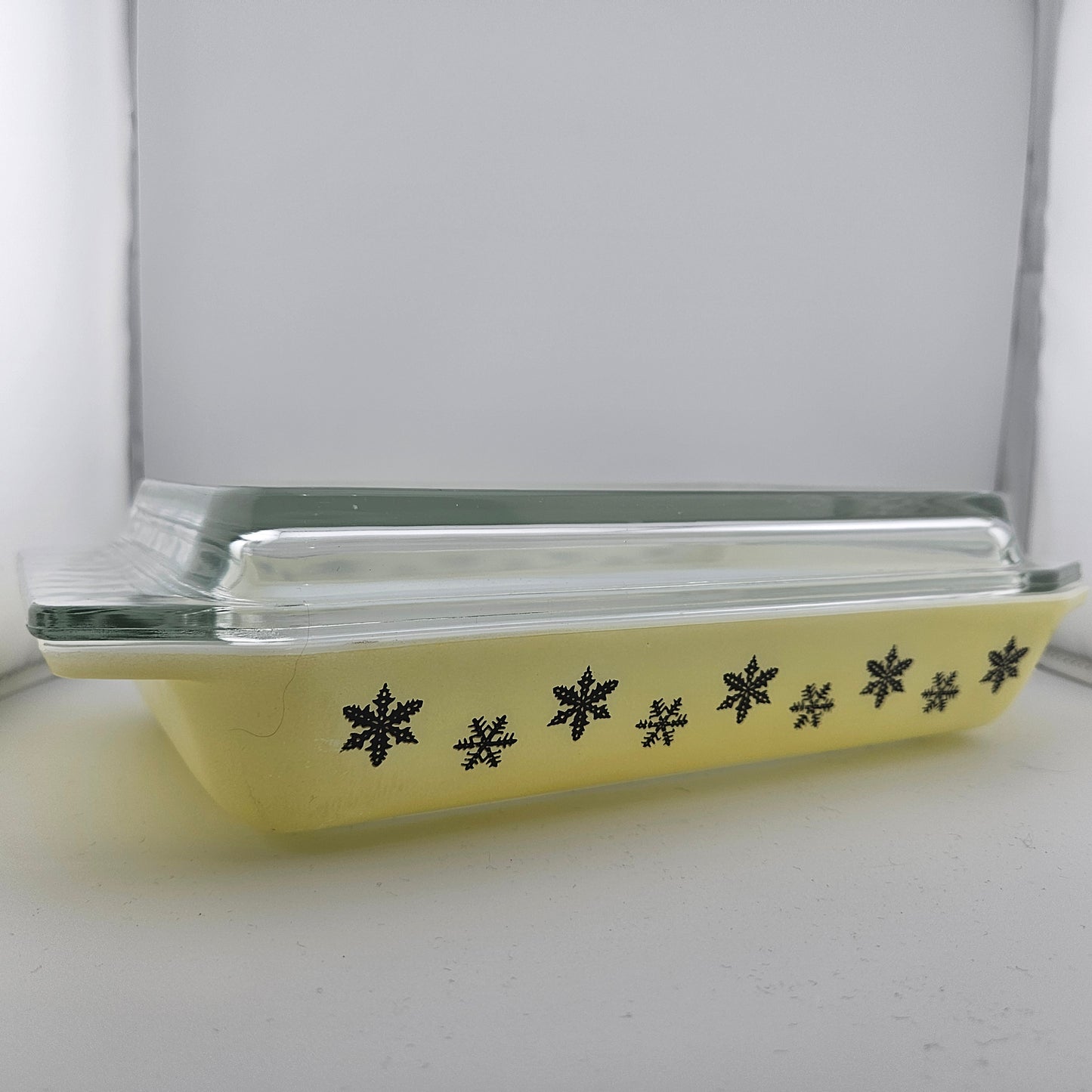 Pyrex Gaiety Yellow Space Saver Oblong Casserole