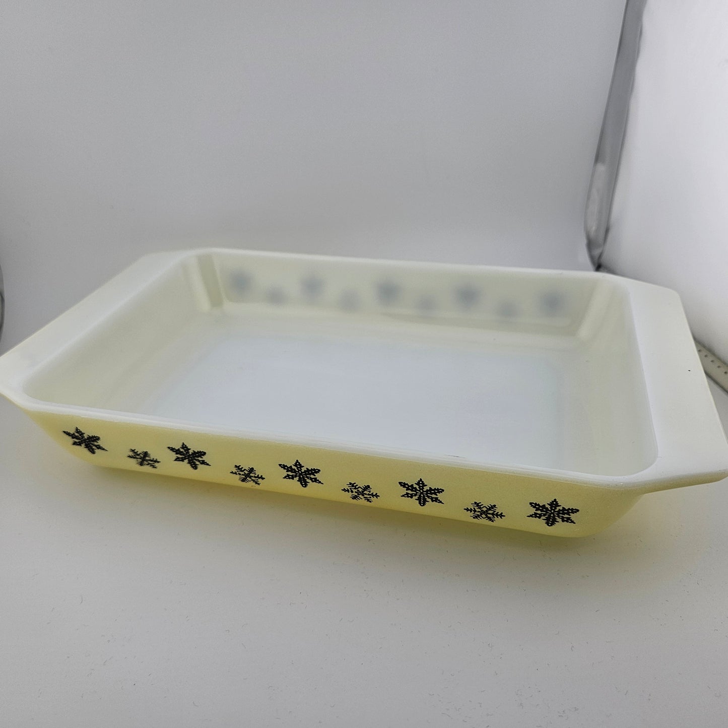 Pyrex Gaiety Yellow Space Saver Oblong Casserole