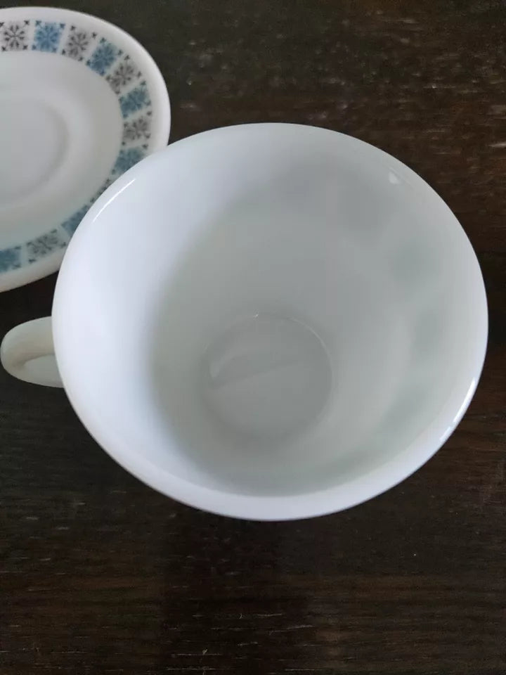 6 Pyrex Chelsea Tea Cups and Saucers