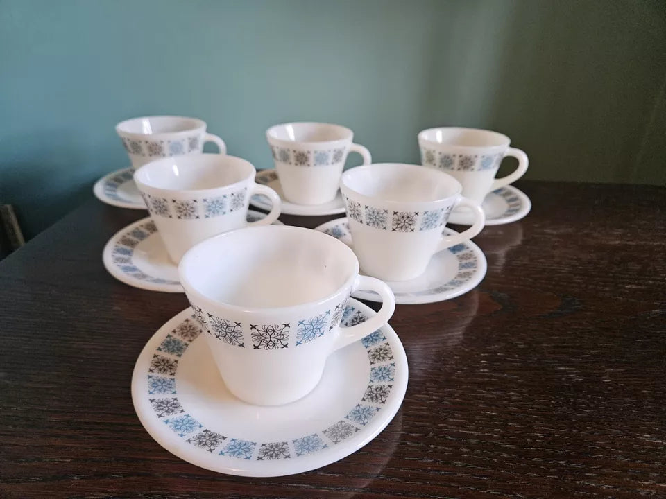 6 Pyrex Chelsea Tea Cups and Saucers