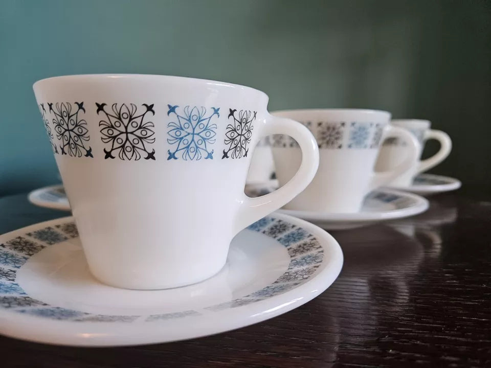 6 Pyrex Chelsea Tea Cups and Saucers